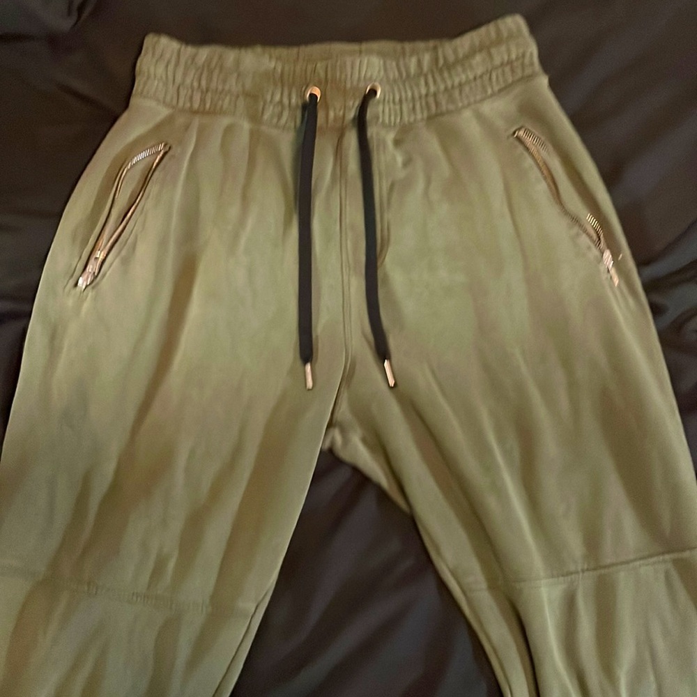 Sweatpants with zippers